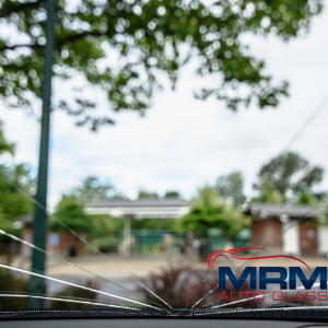 crack in car windshield