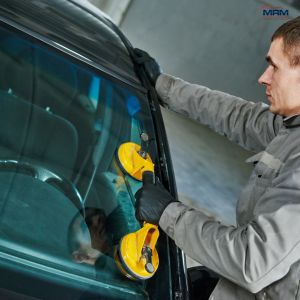 When to Choose Windshield Repair Over Replacement